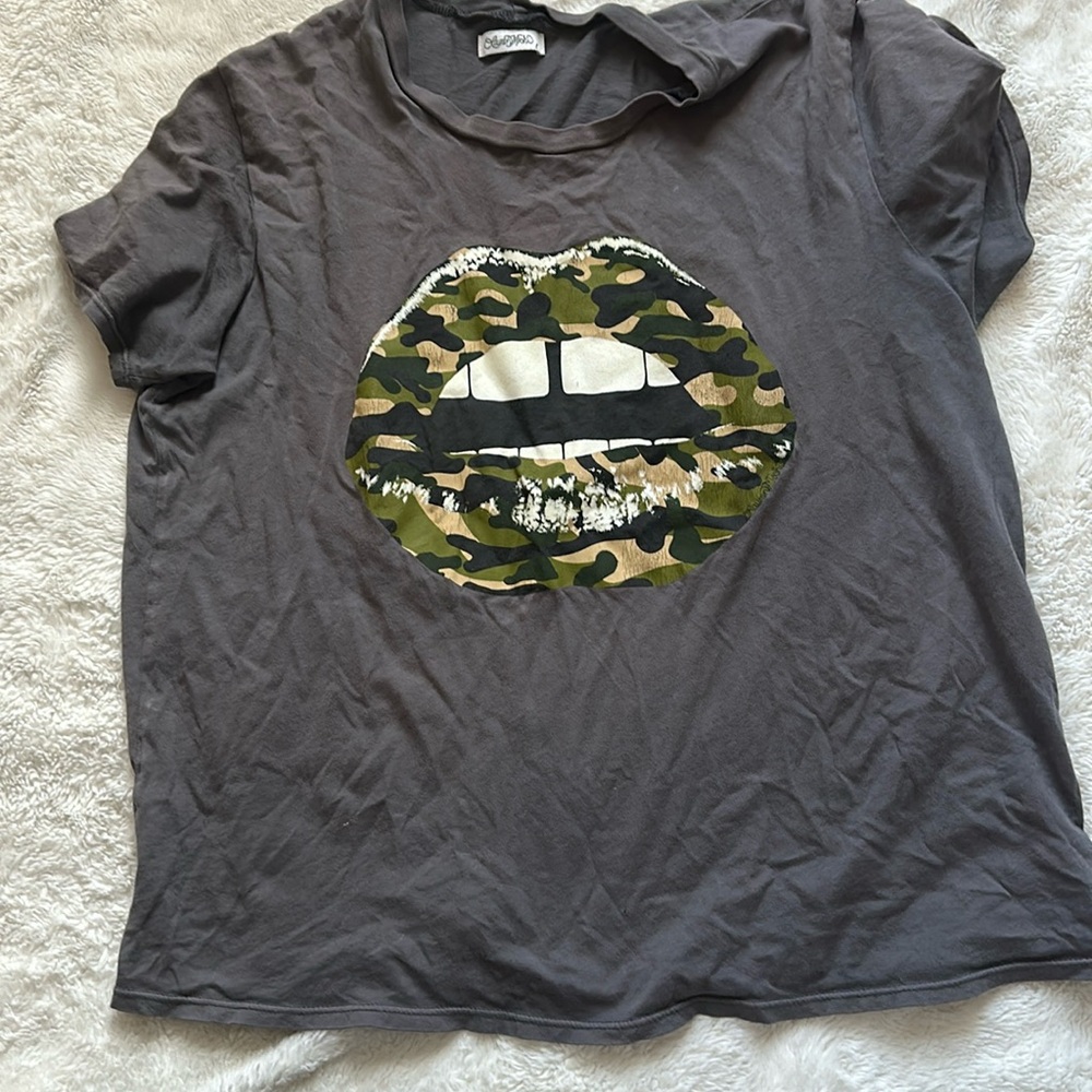 Lauren Moshi Gray Camo Lips Tee
